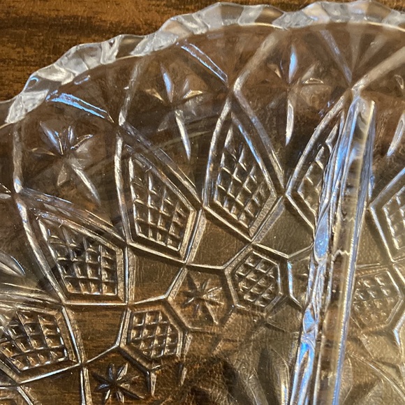 Vintage 8” Round 3 Divided Sections Glass Dish - Picture 6 of 7